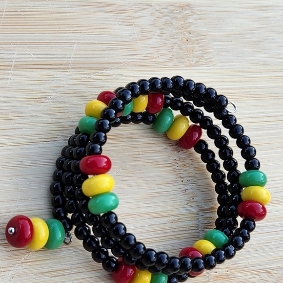 Hand Crafted Memory Wire Beaded Bracelet Black Green Yellow Red Juneteenth Small - Picture 9 of 9